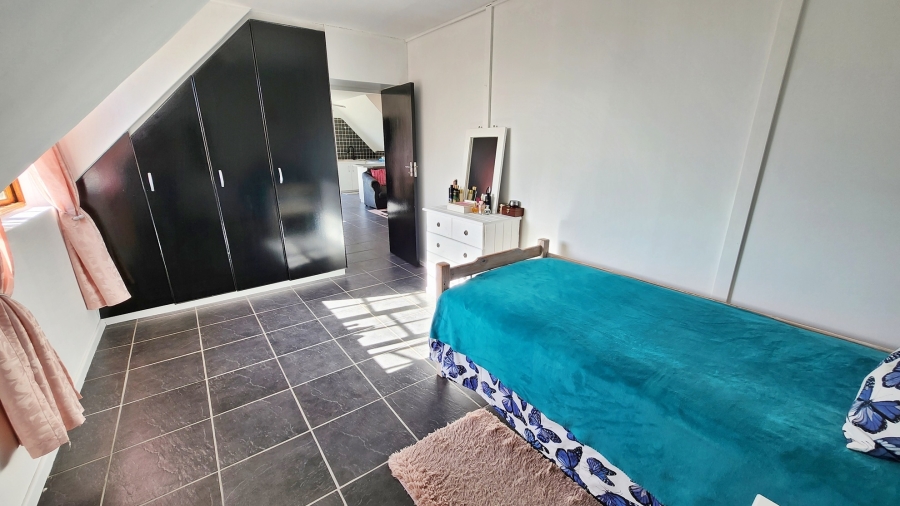 5 Bedroom Property for Sale in Struisbaai Western Cape